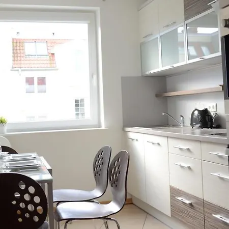 Apartament 250 Steps To The